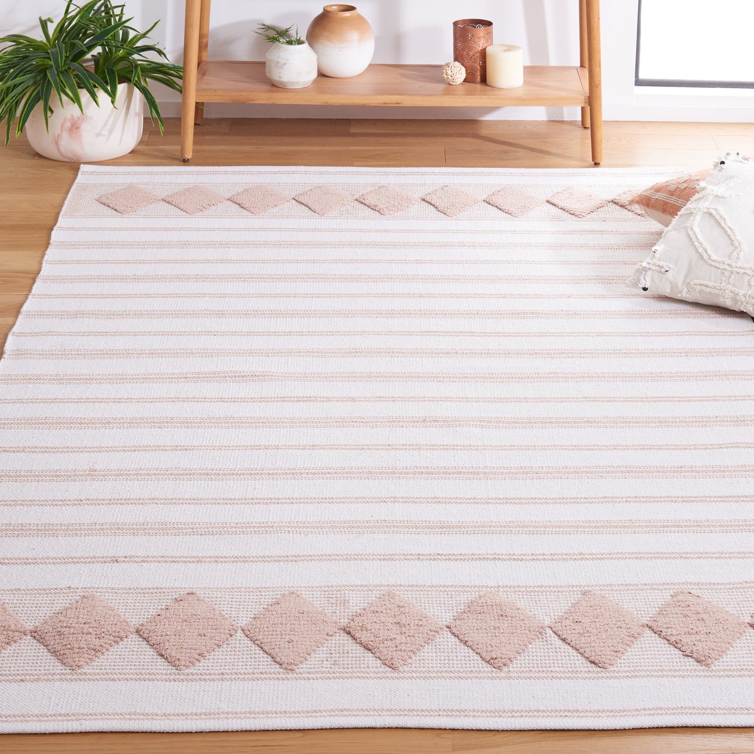 Safavieh Montauk Mtk708U Pink/Ivory Rug.