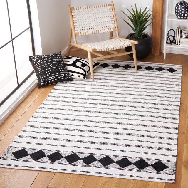 Safavieh Montauk Mtk708Z Black/Ivory Rug.
