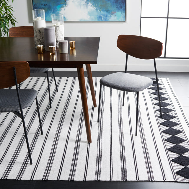 Safavieh Montauk Mtk708Z Black/Ivory Rug.