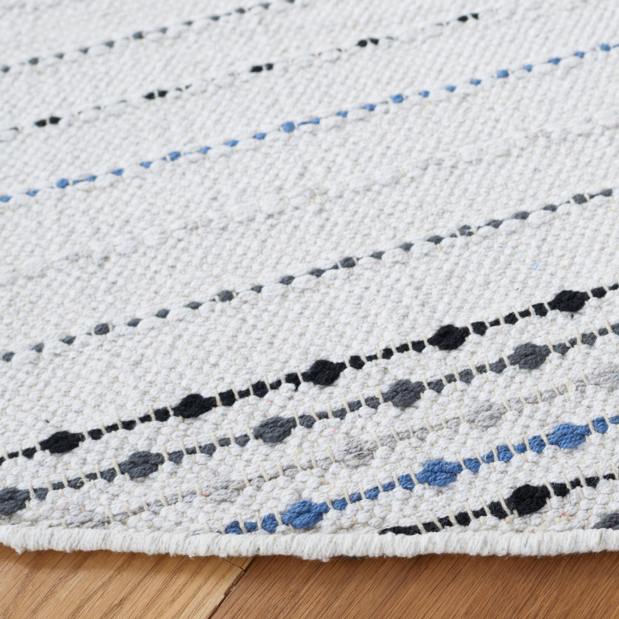 Safavieh Montauk Mtk709A Ivory/Grey Rug.