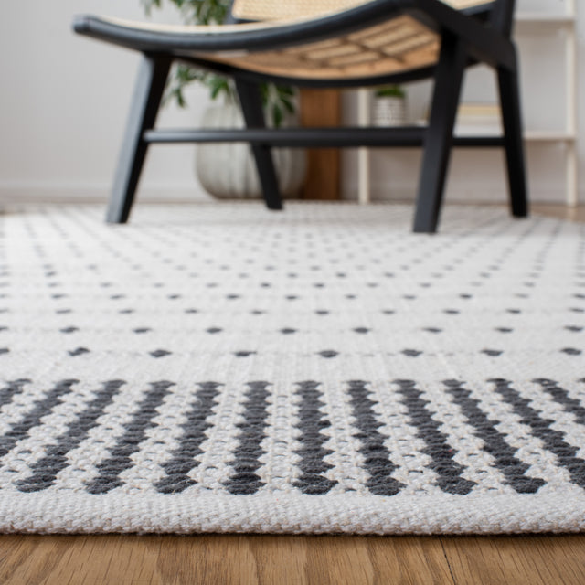 Safavieh Montauk Mtk714F Grey/Ivory Rug.