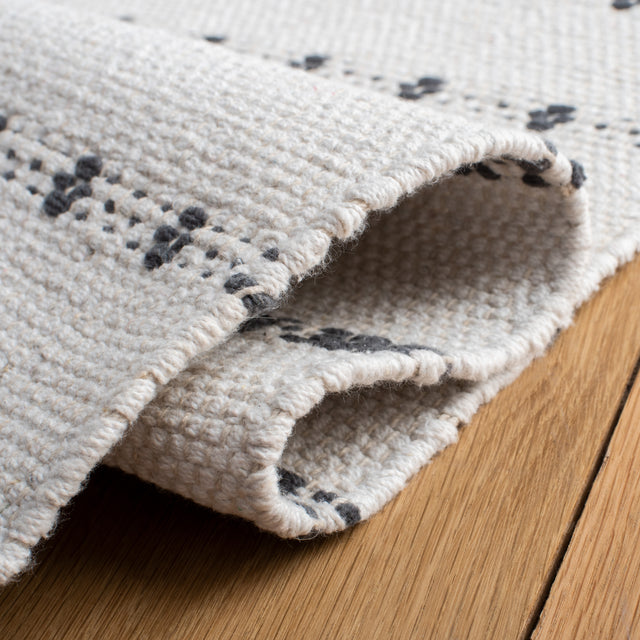 Safavieh Montauk Mtk714F Grey/Ivory Rug.