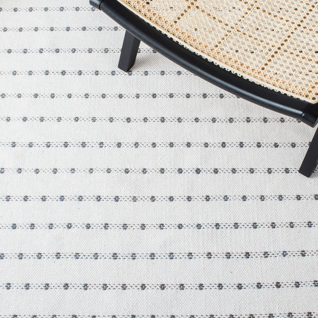 Safavieh Montauk Mtk714F Grey/Ivory Rug.