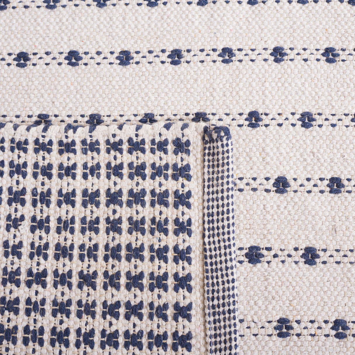 Safavieh Montauk Mtk714N Navy/Ivory Rug.