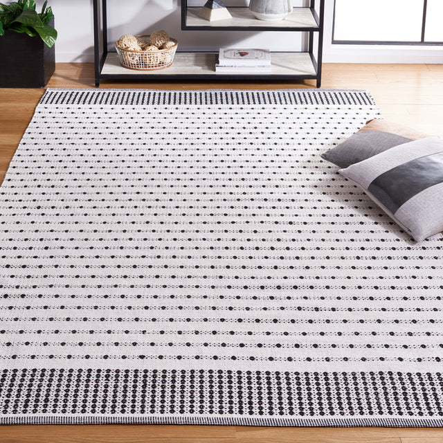 Safavieh Montauk Mtk714Z Black/Ivory Rug.