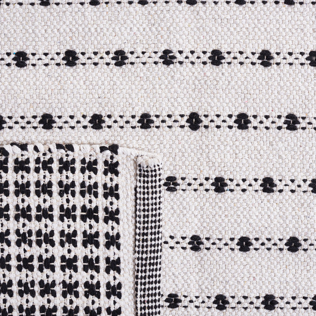 Safavieh Montauk Mtk714Z Black/Ivory Rug.