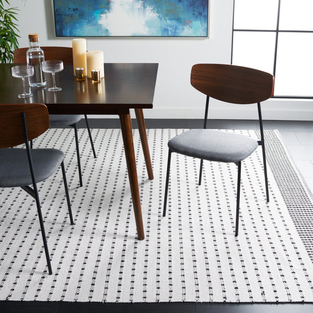 Safavieh Montauk Mtk714Z Black/Ivory Rug.