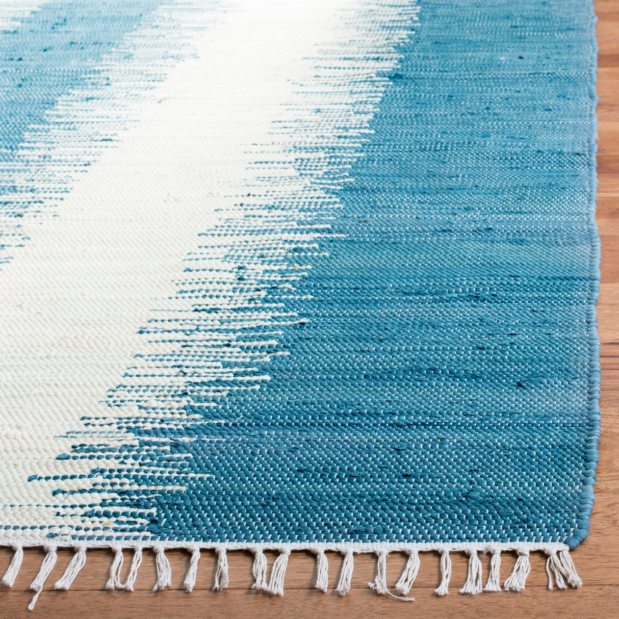 Safavieh Montauk Mtk751B Dark Blue Rugs.