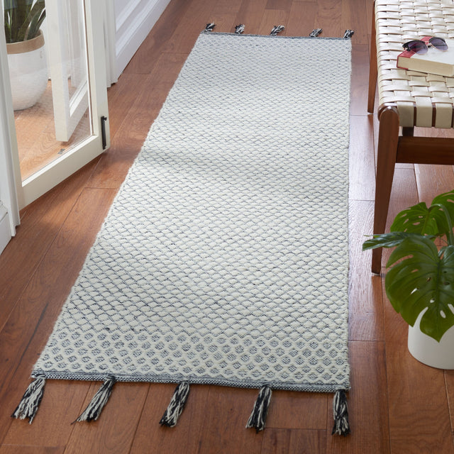 Safavieh Montauk Mtk813A Ivory/Black Rugs.
