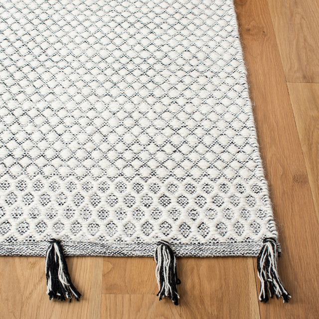 Safavieh Montauk Mtk813A Ivory/Black Rugs.