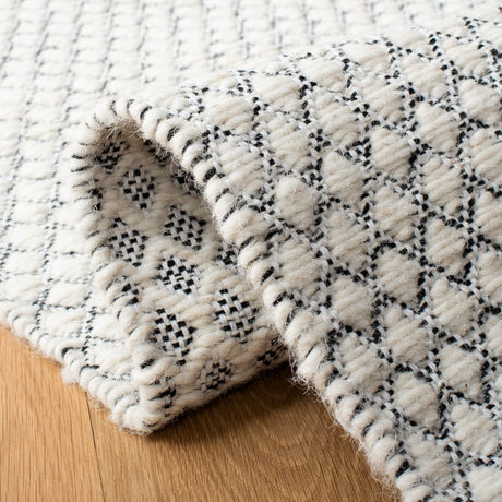 Safavieh Montauk Mtk813A Ivory/Black Rugs.