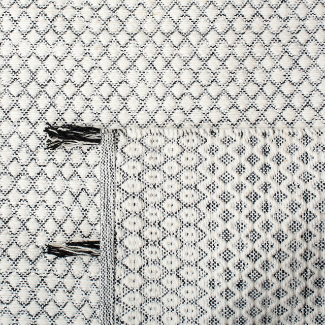 Safavieh Montauk Mtk813A Ivory/Black Rugs.
