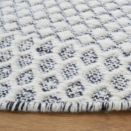Safavieh Montauk Mtk813A Ivory/Black Rugs.