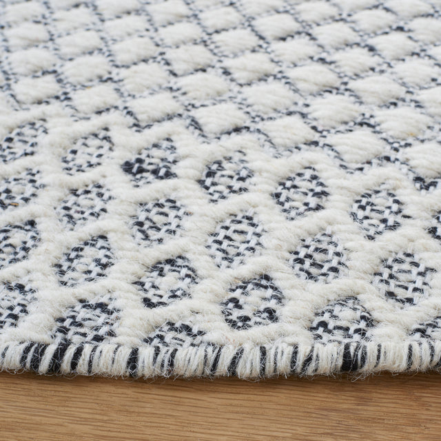 Safavieh Montauk Mtk813A Ivory/Black Rugs.