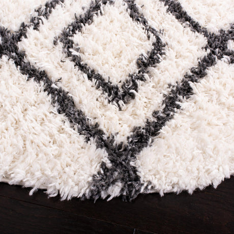 Safavieh Moroccan Tassel Shag Mts335A Ivory/Dark Grey Rug.