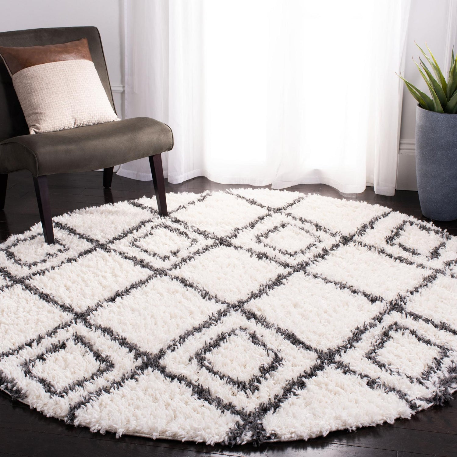 Safavieh Moroccan Tassel Shag Mts335A Ivory/Dark Grey Rug.
