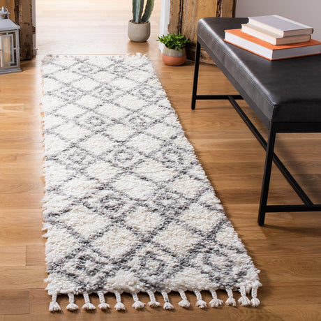 Safavieh Moroccan Tassel Shag Mts335B Ivory/Light Grey Rug.
