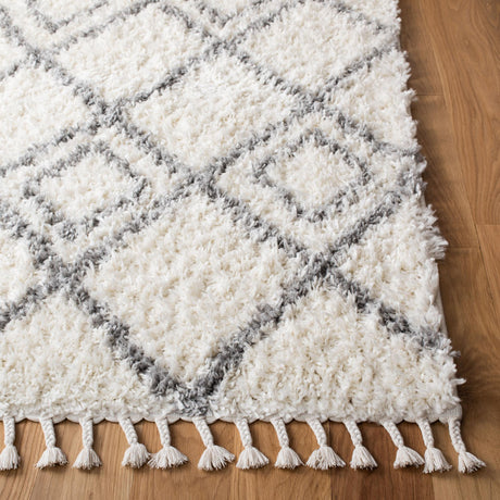 Safavieh Moroccan Tassel Shag Mts335B Ivory/Light Grey Rug.