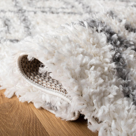 Safavieh Moroccan Tassel Shag Mts335B Ivory/Light Grey Rug.