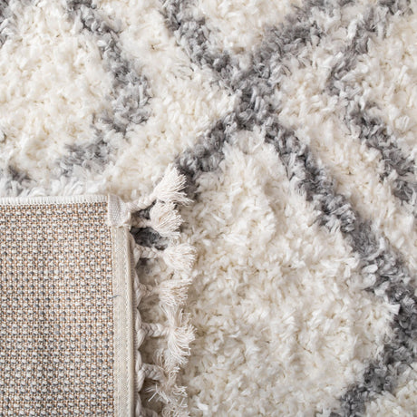 Safavieh Moroccan Tassel Shag Mts335B Ivory/Light Grey Rug.