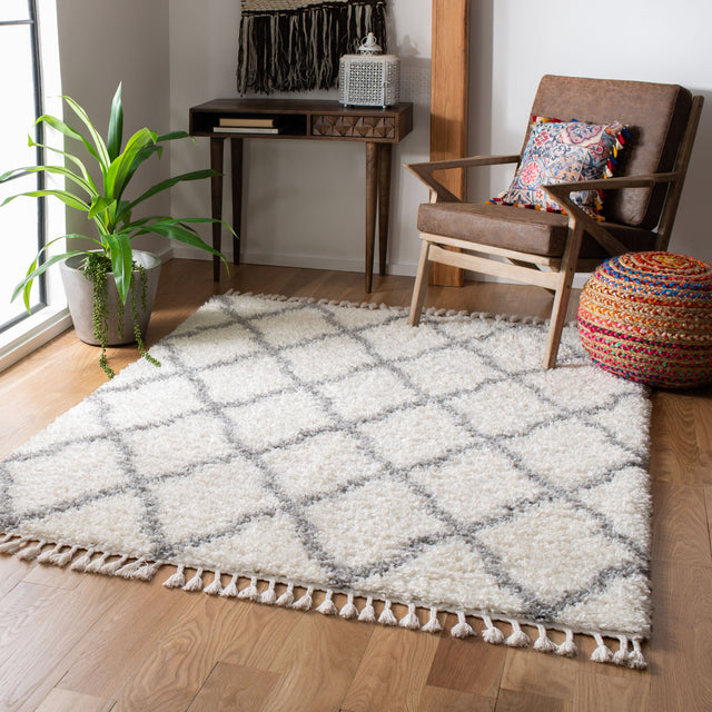 Safavieh Moroccan Tassel Shag Mts358B Ivory/Light Grey Rug.