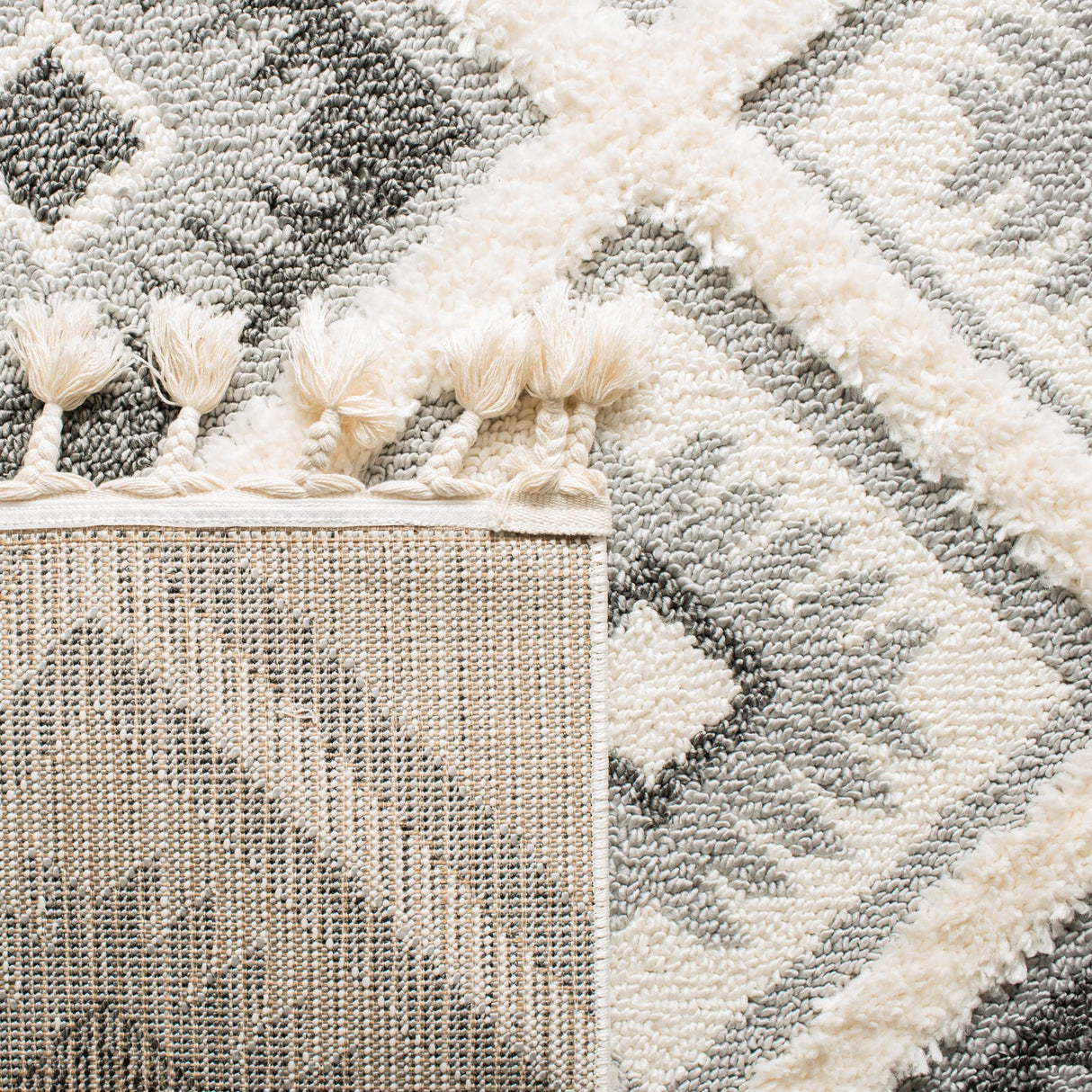 Safavieh Moroccan Tassel Shag Mts601F Ivory/Grey Rug.