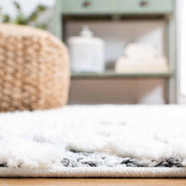 Safavieh Moroccan Tassel Shag Mts614A Ivory/Grey Rug.