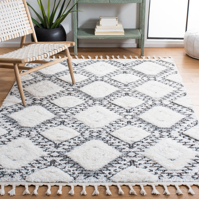 Safavieh Moroccan Tassel Shag Mts616A Ivory/Grey Rug.