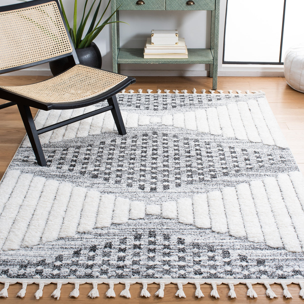 Safavieh Moroccan Tassel Shag Mts624F Grey/Ivory Rug.