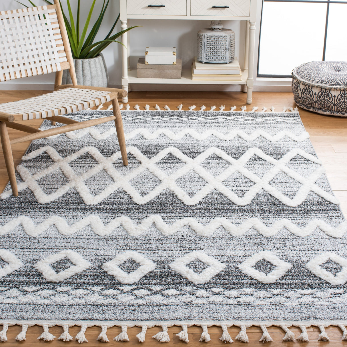 Safavieh Moroccan Tassel Shag Mts626F Grey/Ivory Rug.