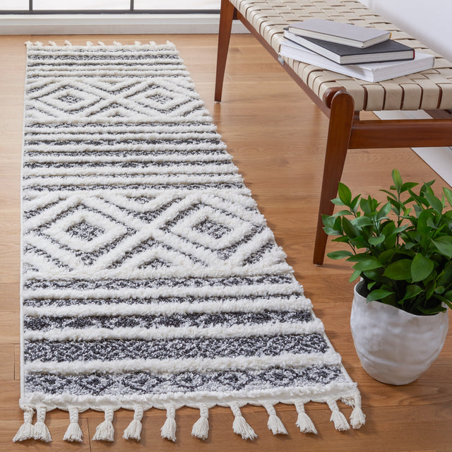 Safavieh Moroccan Tassel Shag Mts628F Grey/Ivory Rug.