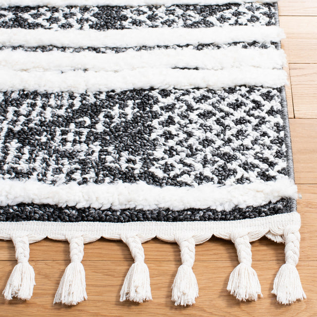 Safavieh Moroccan Tassel Shag Mts632Z Black/Ivory Rug.