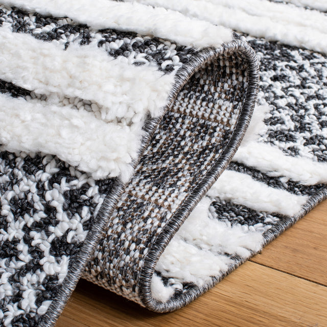 Safavieh Moroccan Tassel Shag Mts632Z Black/Ivory Rug.