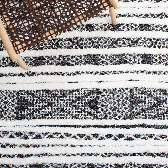 Safavieh Moroccan Tassel Shag Mts632Z Black/Ivory Rug.