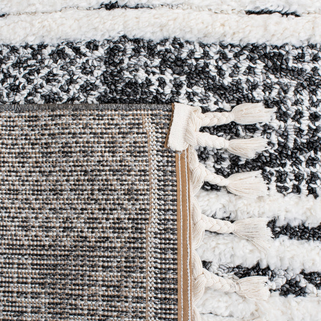 Safavieh Moroccan Tassel Shag Mts632Z Black/Ivory Rug.