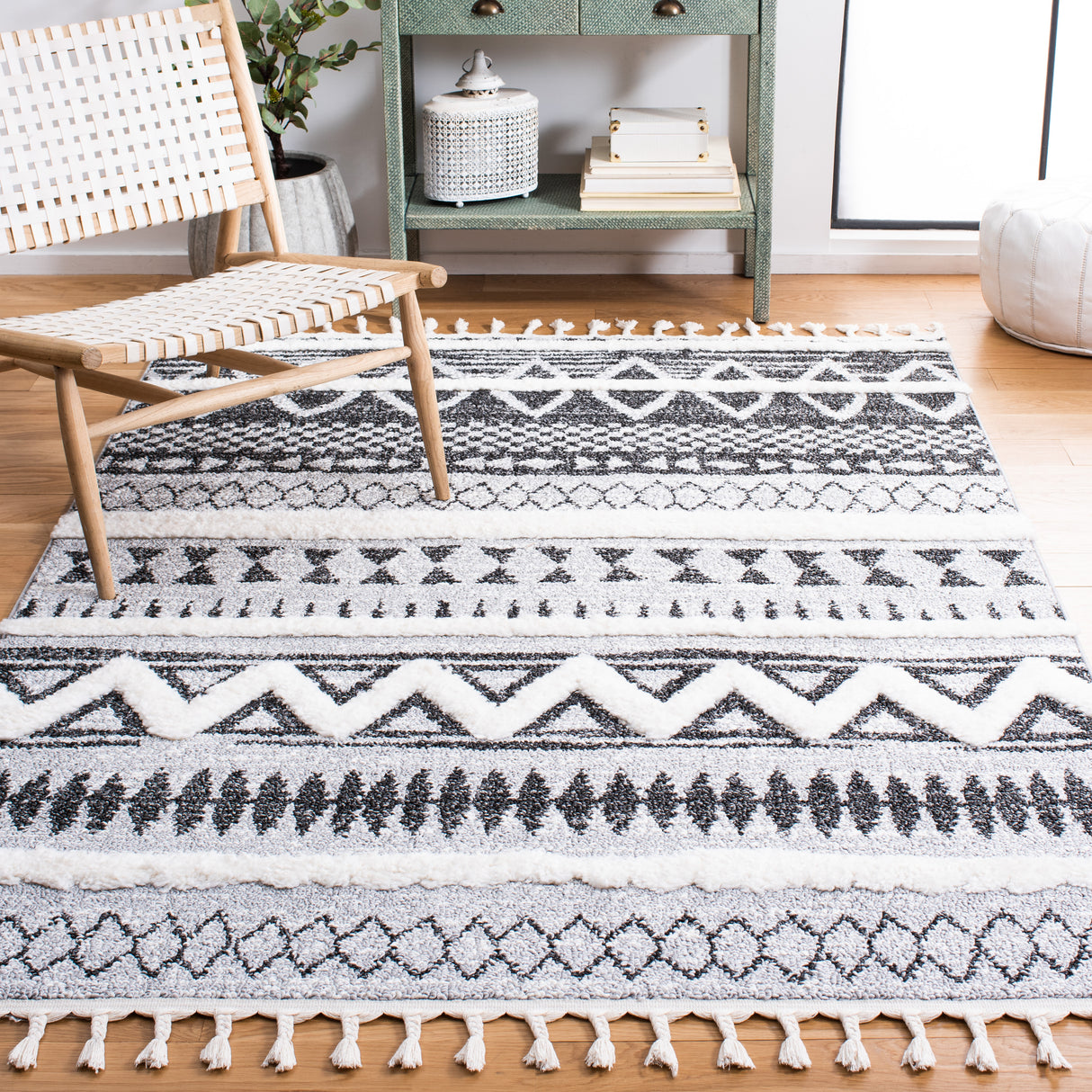 Safavieh Moroccan Tassel Shag Mts634F Grey/Black Rug.