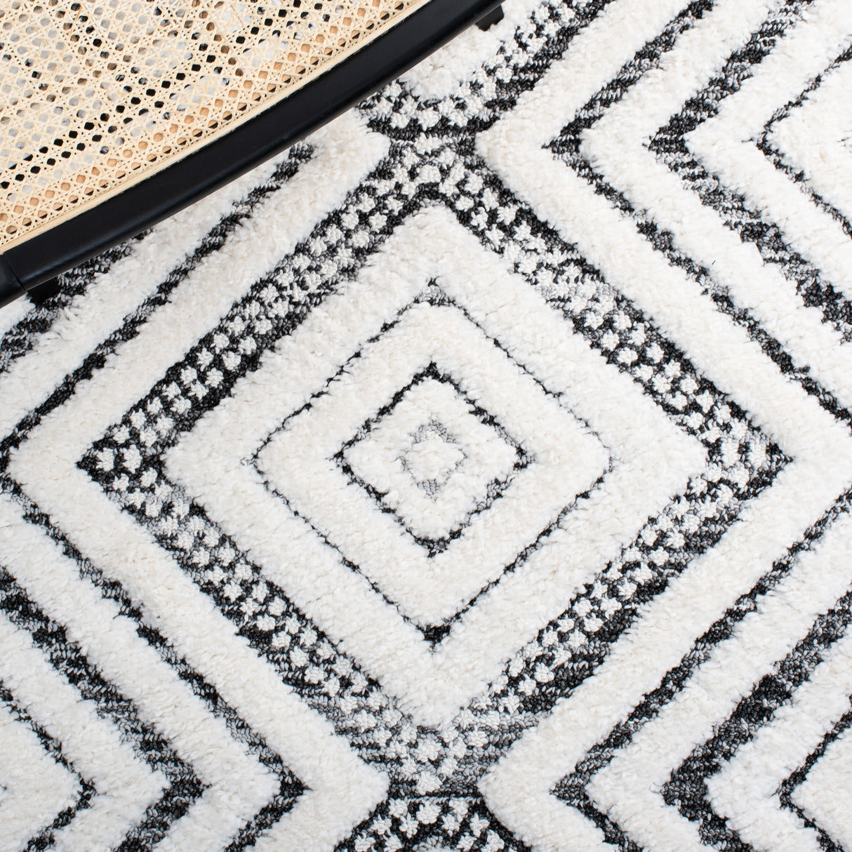Safavieh Moroccan Tassel Shag Mts636A Ivory/Grey Rug.