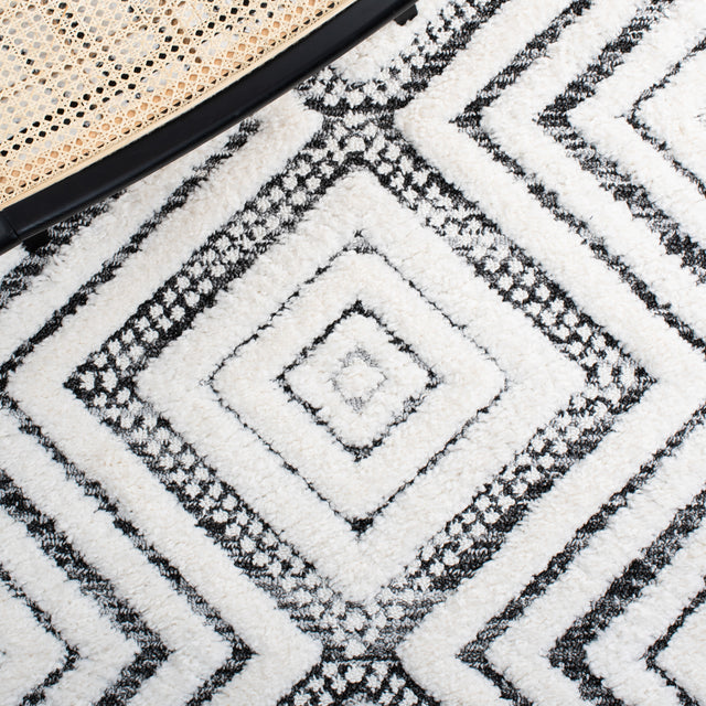 Safavieh Moroccan Tassel Shag Mts636A Ivory/Grey Rug.