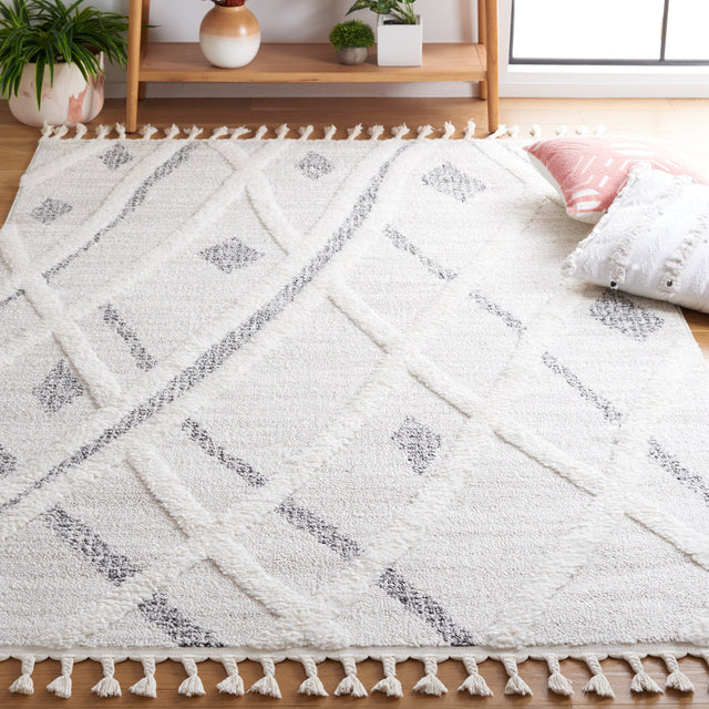 Safavieh Moroccan Tassel Shag Mts638A Beige/Grey Rug.