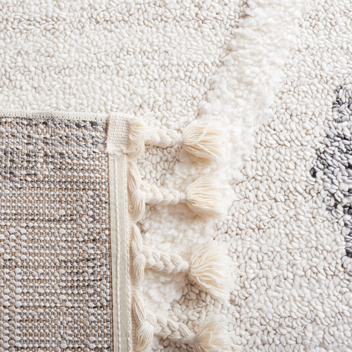 Safavieh Moroccan Tassel Shag Mts638A Beige/Grey Rug.