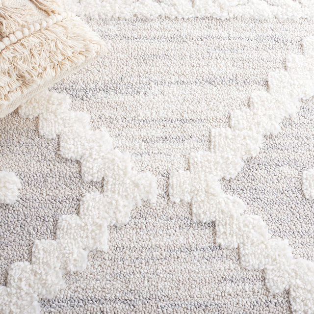 Safavieh Moroccan Tassel Shag Mts640A Ivory/Beige Rug.
