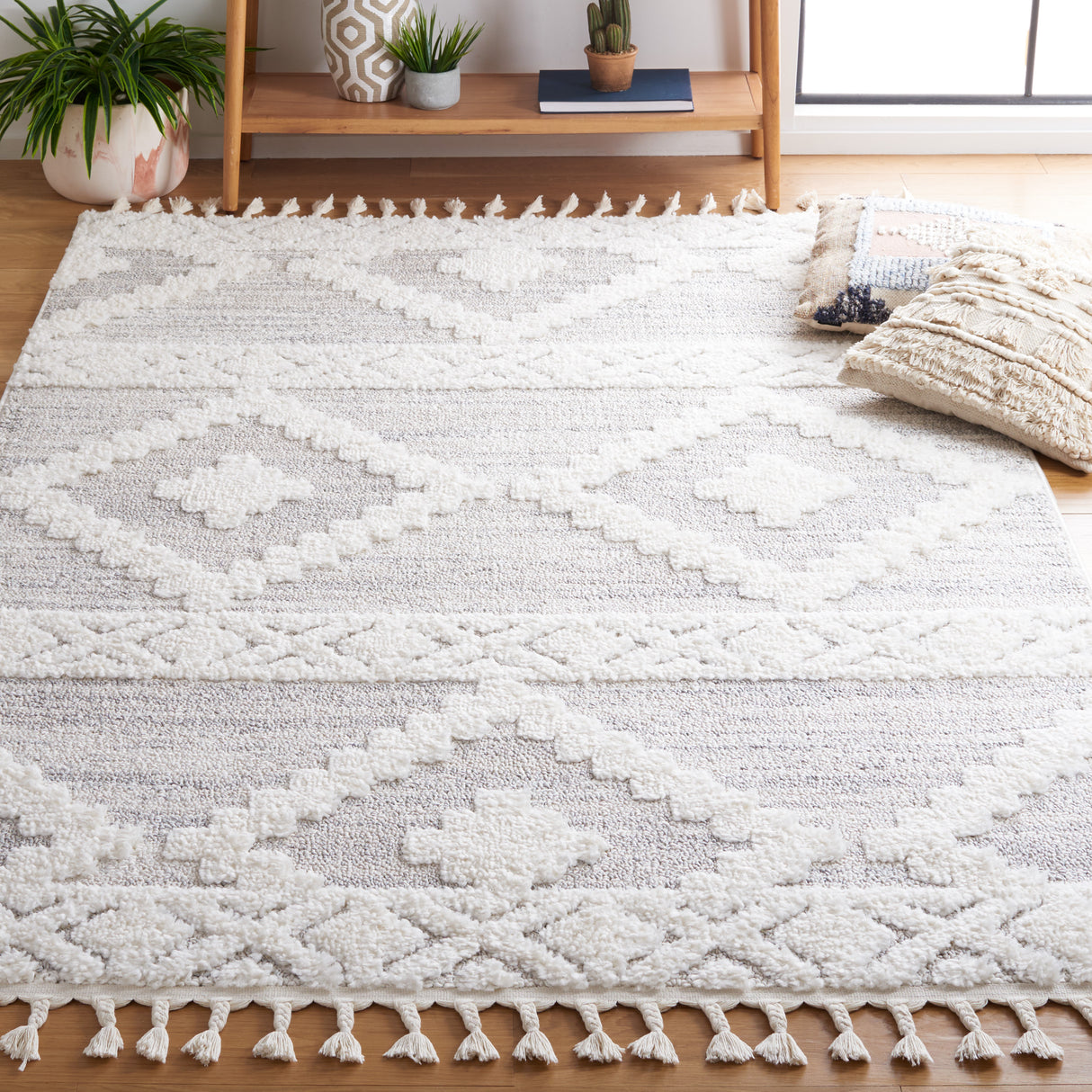 Safavieh Moroccan Tassel Shag Mts640A Ivory/Beige Rug.