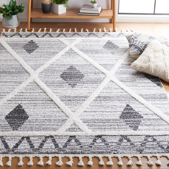 Safavieh Moroccan Tassel Shag Mts642F Grey/Ivory Rug.