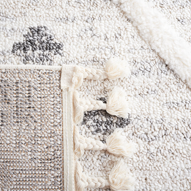 Safavieh Moroccan Tassel Shag Mts644A Beige/Ivory Rug.