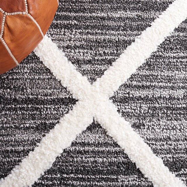 Safavieh Moroccan Tassel Shag Mts650Z Black/Ivory Rug.