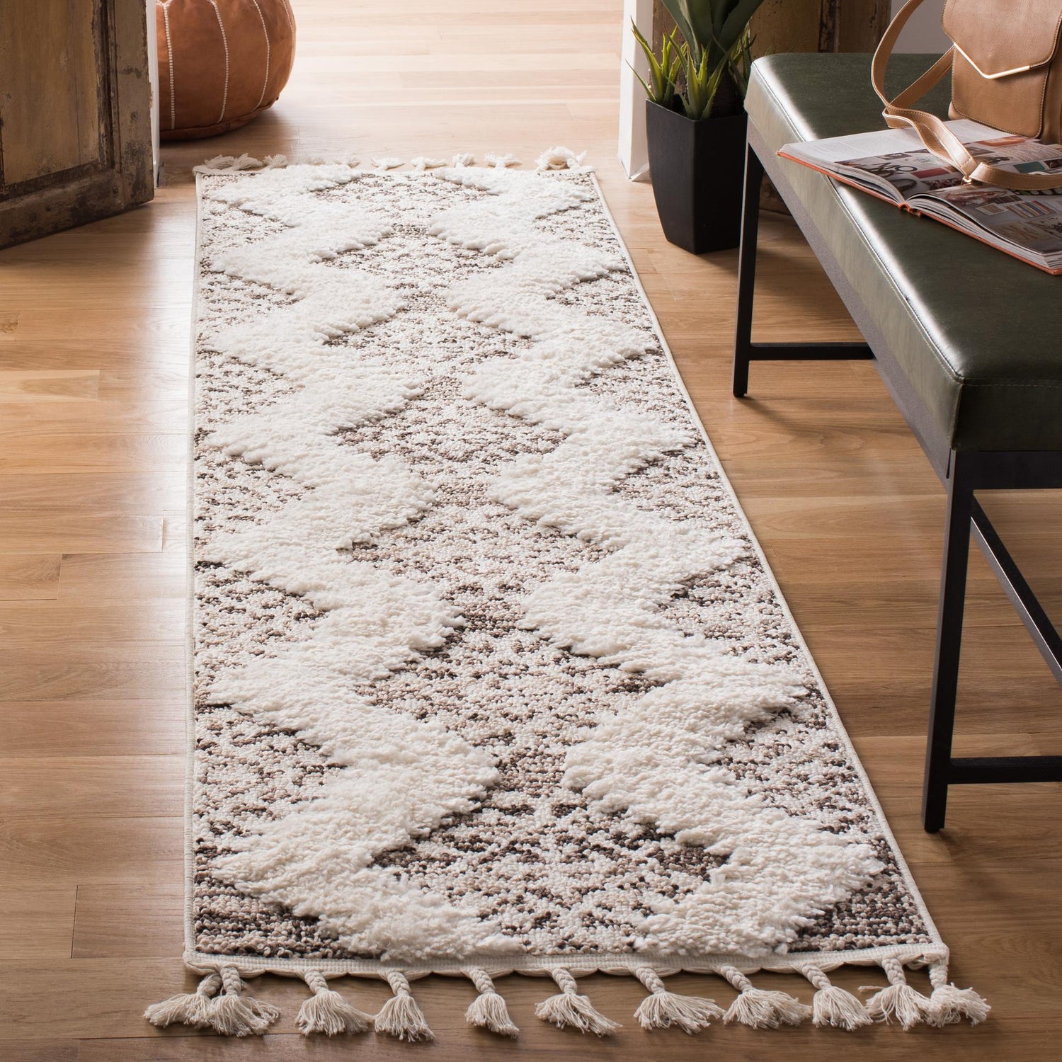 Safavieh Moroccan Tassel Shag Mts652A Ivory/Brown Rug.