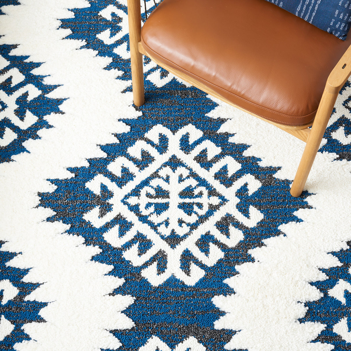 Safavieh Moroccan Tassel Shag Mts652N Navy/Ivory Rugs.