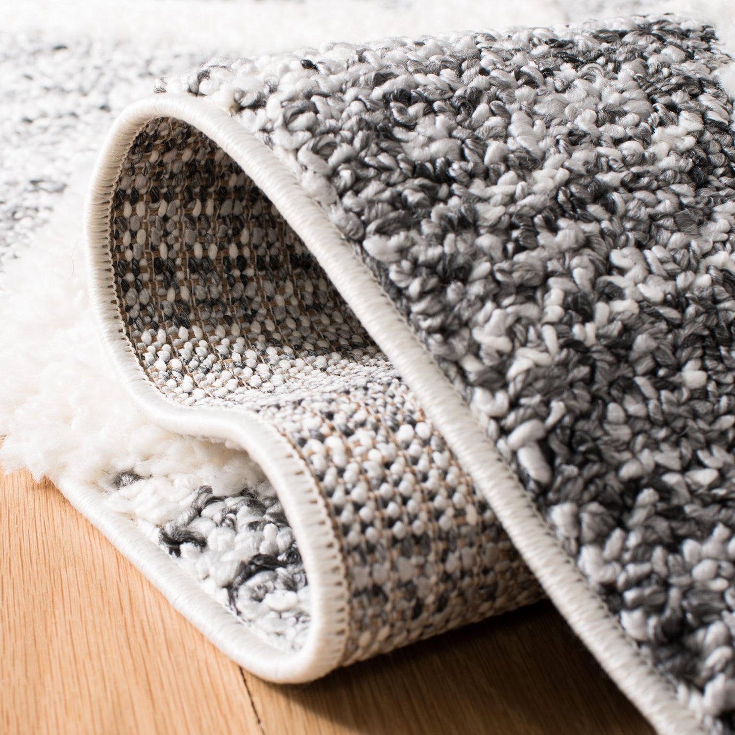 Safavieh Moroccan Tassel Shag Mts664G Grey/Ivory Rug.