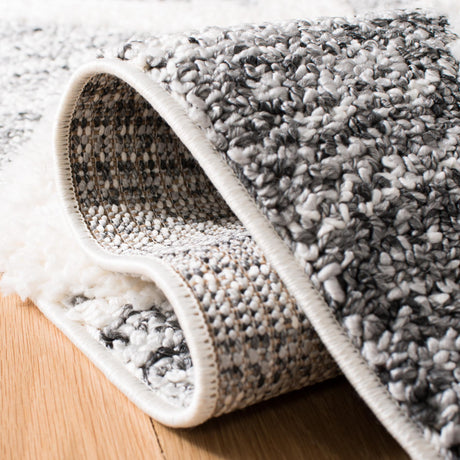 Safavieh Moroccan Tassel Shag Mts664G Grey/Ivory Rug.