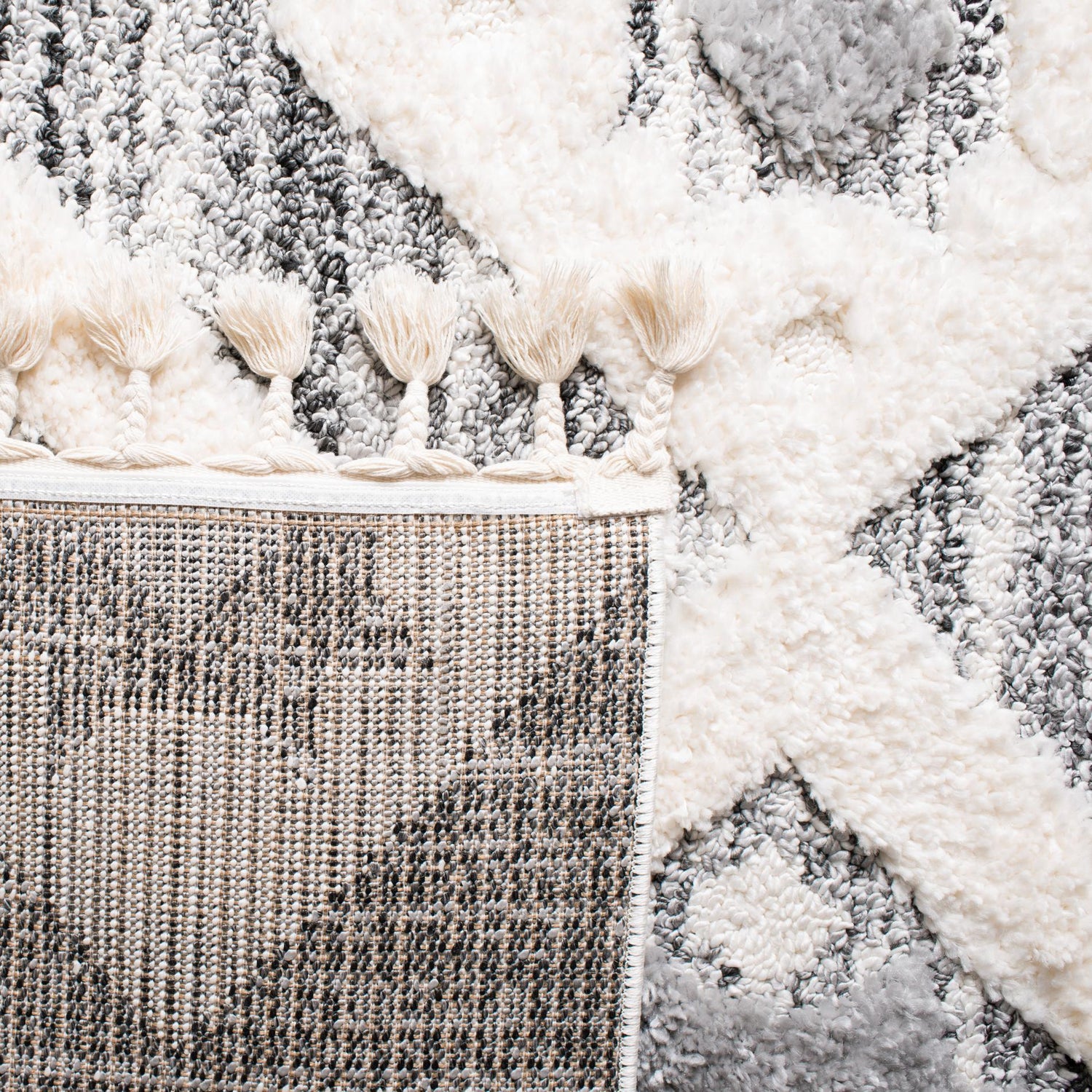 Safavieh Moroccan Tassel Shag Mts664G Grey/Ivory Rug.
